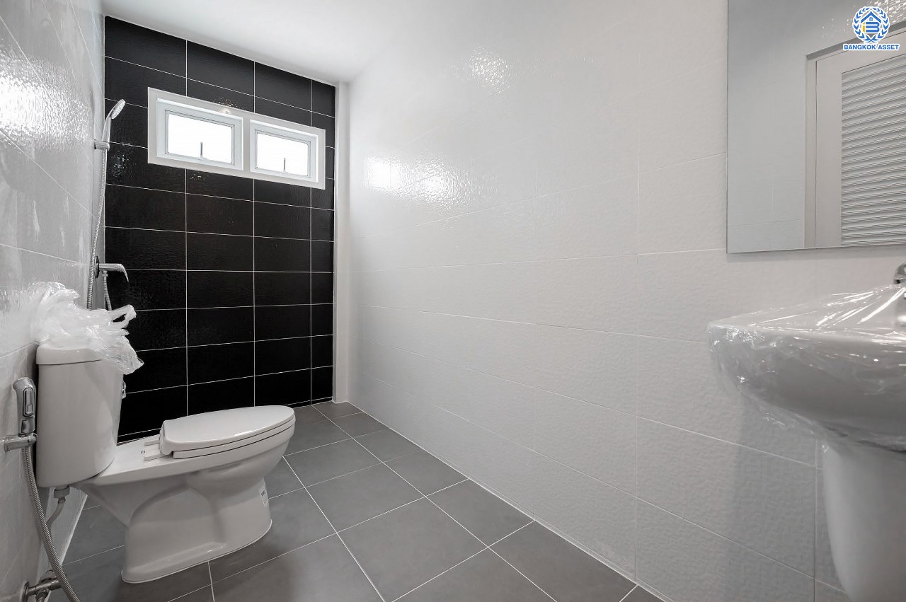 บ้านมือสองตกแต่งใหม่ โครงการ บ้านณัฐนันท์2 ดอนเมือง บ้านเดี่ยว หลังมุม  เนื้อที่ 56.9 ตร.ว. ฟังก์ชัน 3 ห้องนอน 3 ห้องน้ำ จอดรถได้ 1 คัน บนทำเลดีที่สุด ใกล้สนามบินดอนเมือง ทางด่วน "ศรีสมาน" และรถไฟฟ้าสายสีแดง "สถานีดอนเมือง"